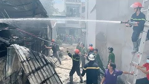 Hỏa hoạn thiêu rụi ba căn nhà tại thành phố Long Xuyên, An Giang