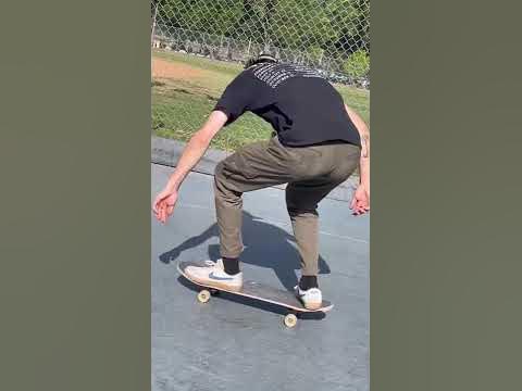 My Girlfriend Guesses the Names of  Skateboard Tricks