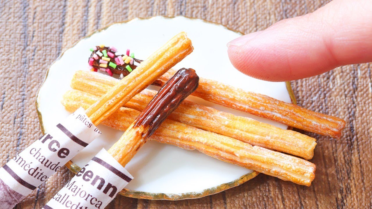 ディズニー公式レシピが話題 粘土でミニチュアチュロス作り方 アクセサリーチャームにdiy I Make Miniature Churros With Air Dry Polymer Clay Youtube