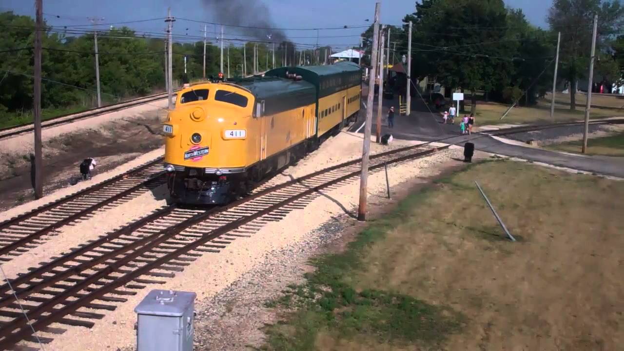 CNW F7 411 St Louis Car 1,6 Pullman Standard Cab Car 151 landing From the Tower IRM - YouTube