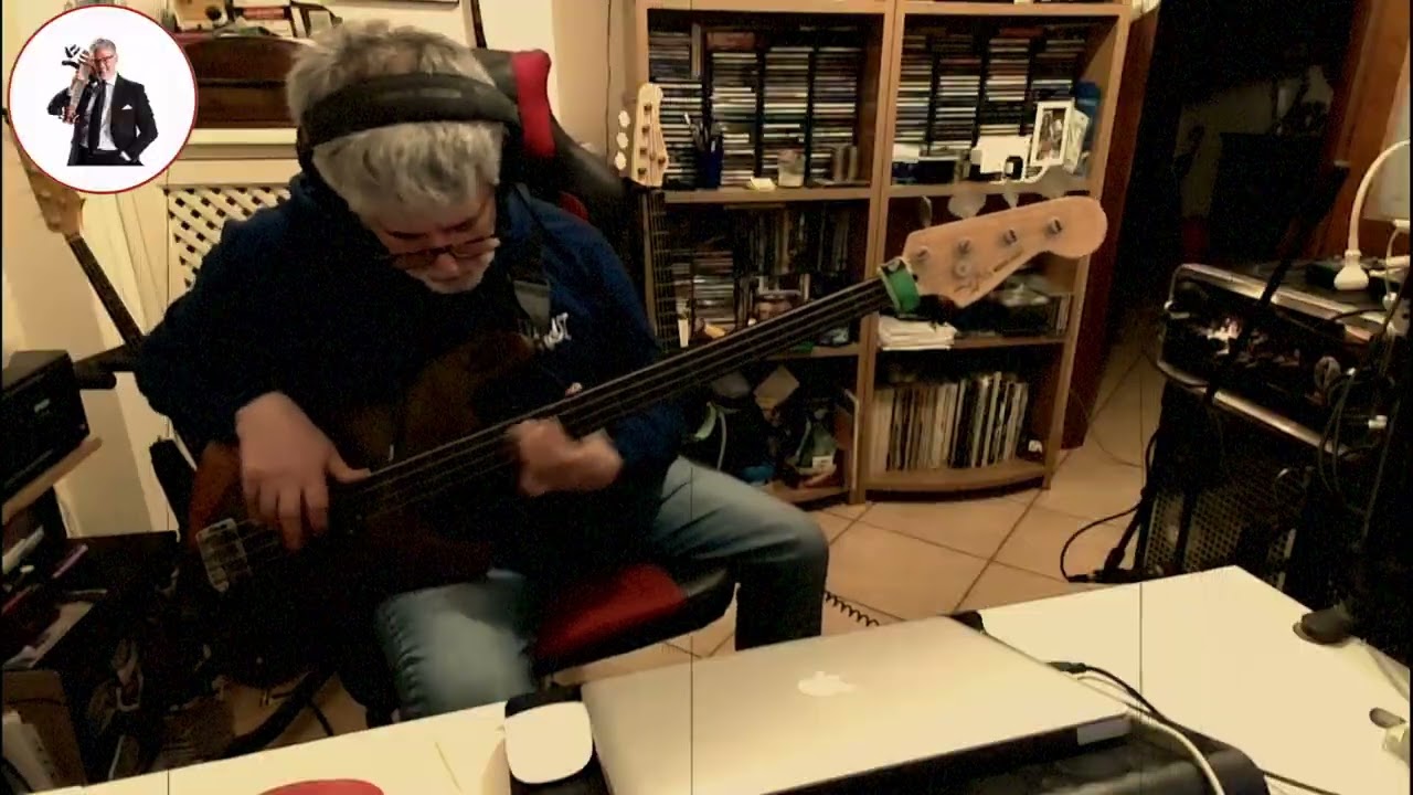 Sarà by Pino Daniele (Personal bass cover) by Rino Conteduca with Fretless bass