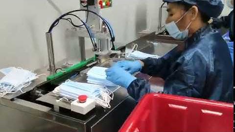 Ear loop fixing machine