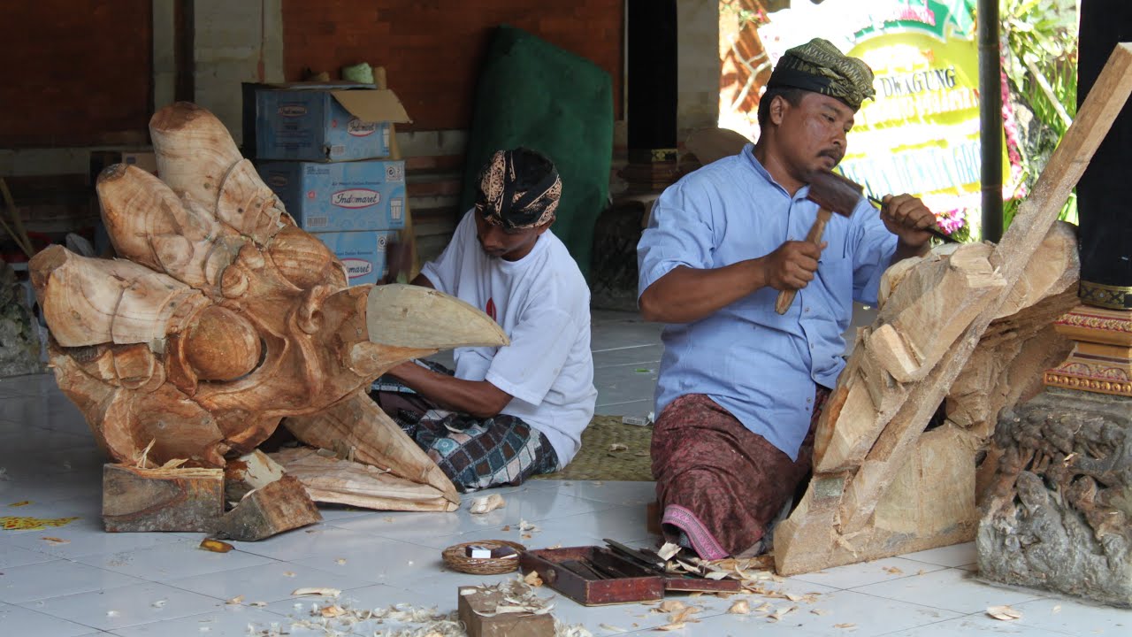 PEMBUATAN BADE TUMPANG 11 DAN LEMBU PUTIH - PELEBON RAJA PELIATAN IX - PURI AGUNG PELIATAN 2010
