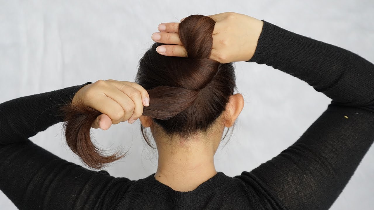 Easy Bun Hairstyle Without Any Help Quick Bun Hacks For Busy Mornings