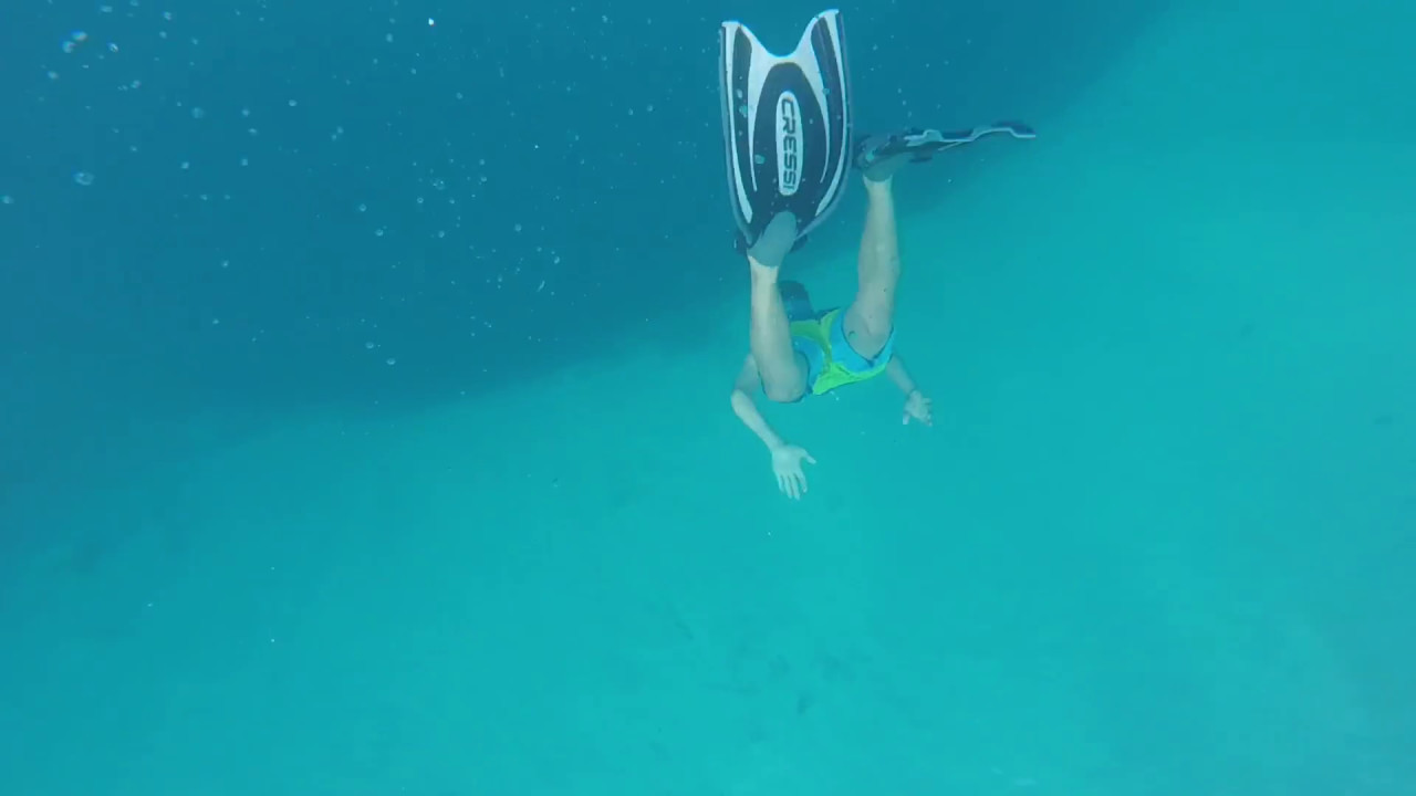 Free diving in Deans Blue Hole - YouTube