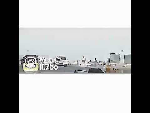 حبيبي قربلي خدك وخذ هاله هديه