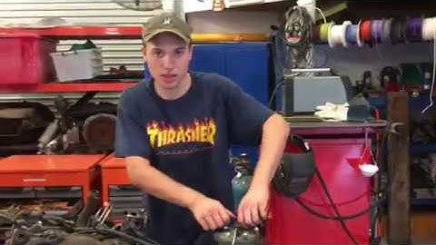 How to remove a cylinder with a seized piston from a motorcycle engine .