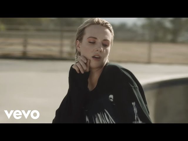 MØ - Blur