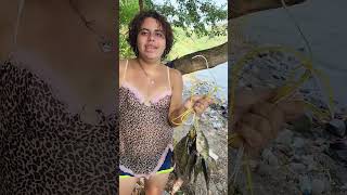 BELLOTA FELIZ CON LA PESCA