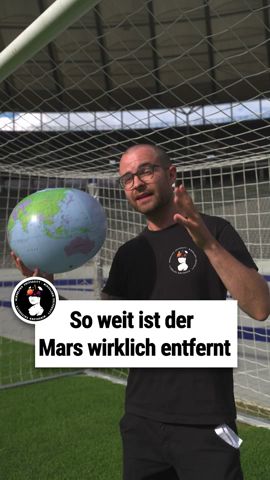 So weit ist der Mars WIRKLICH entfernt 🤯 | Niklas Kolorz | #Shorts #MindBlownUniversity