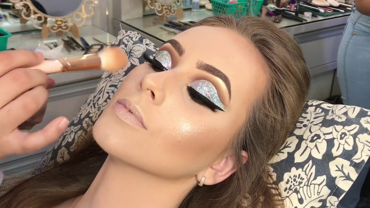 Maquiando Cliente #01 Cut Aberto Gliterinado