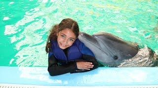 Swimming with Dolphins - Heidi and Zidane HZHtube Family