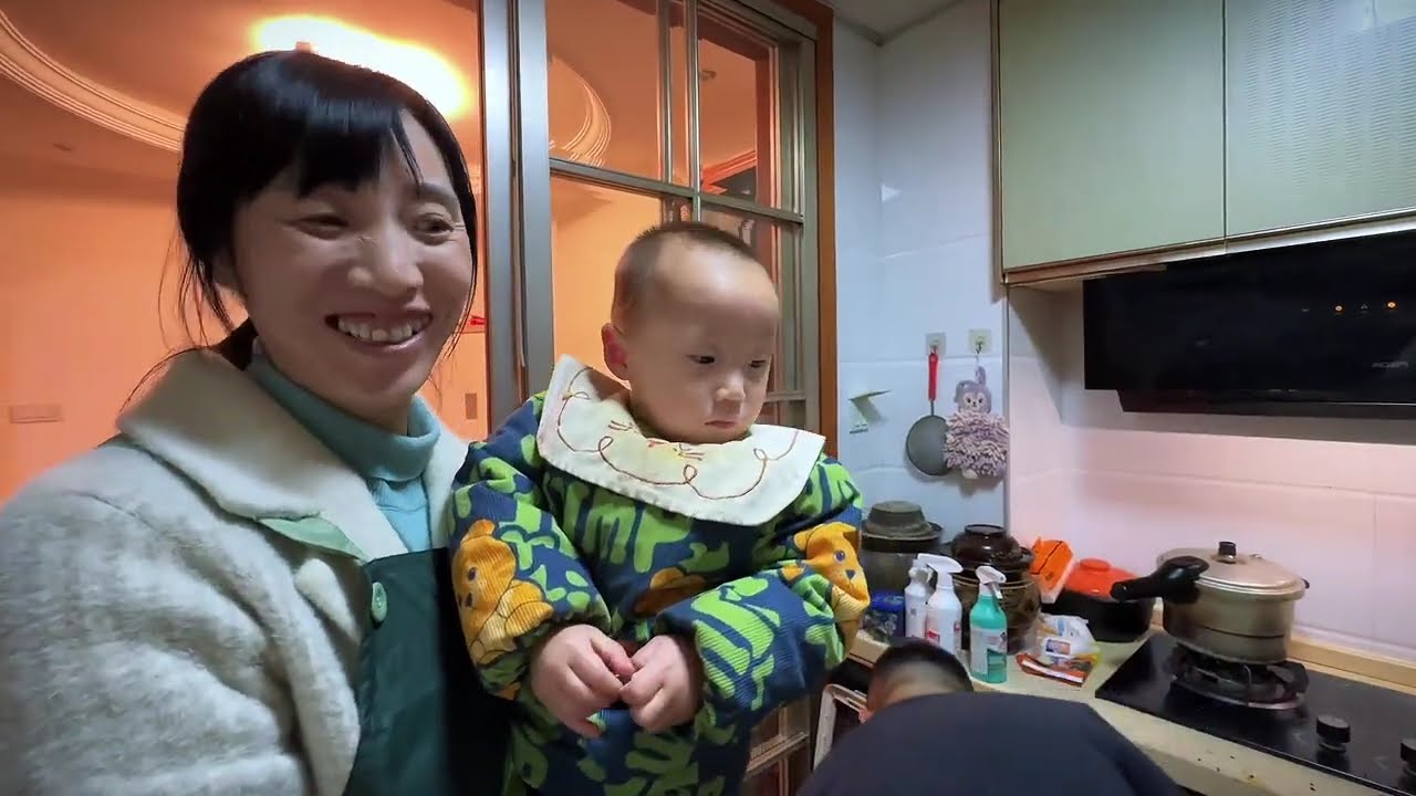 沈老爷子七十大寿，小沈提前一天为父亲庆生，俗称：暖寿 