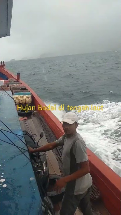 Hujan Badai Tengah Laut Selat Benggala #nelayan #laut #badai #hujan #videoshort #ytshorts #tasbih