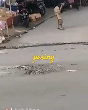 wong edan kuwi bebas