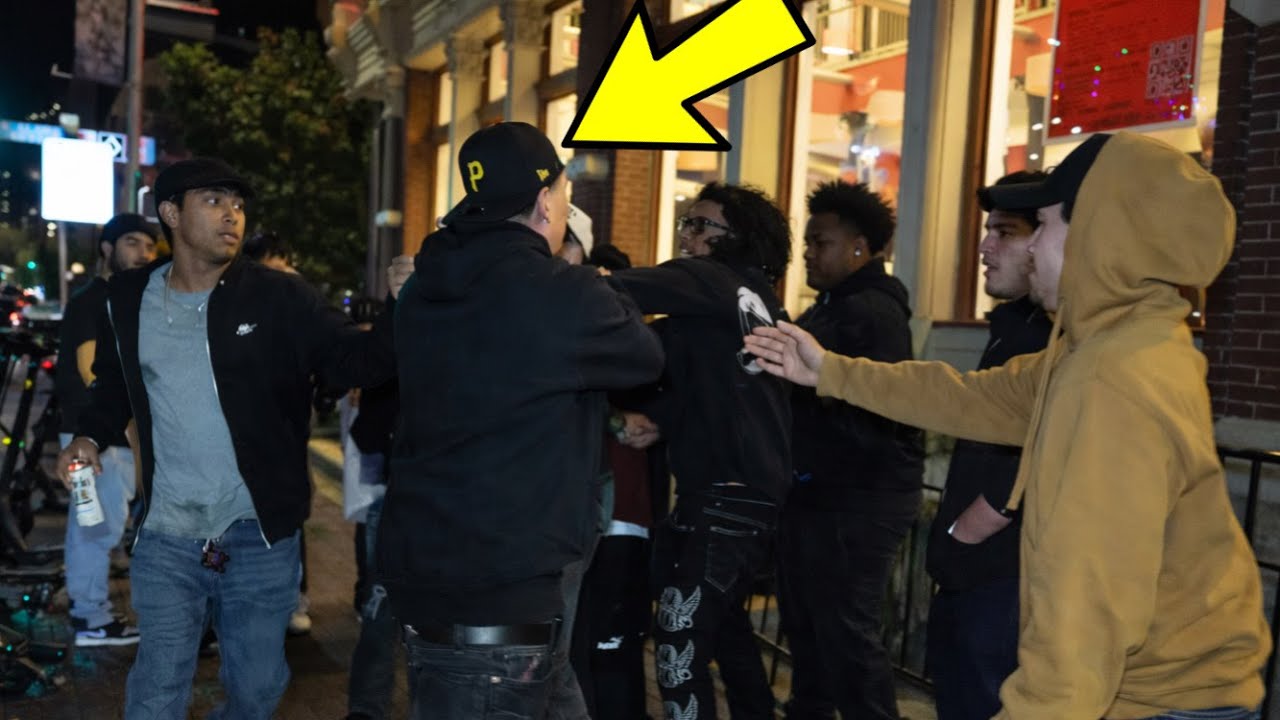 На меня напали…