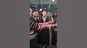 Các cô gái dân tộc Lô Lô Đen tỉnh Cao Bằng vui Ngày Hội