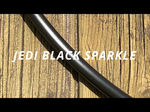 Dieses Video zeigt unser Polypro Hula Hoop Modell „Jedi Black Sparkle“ als Nahaufnahme in Bewegung bei Sonnenlicht. Wir bieten die Varianten plane (unbehande...