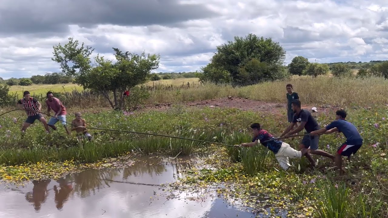 BRUTINHO vs VIZINHO - CABO DE GUERR4 NO LAGO DE LAMA