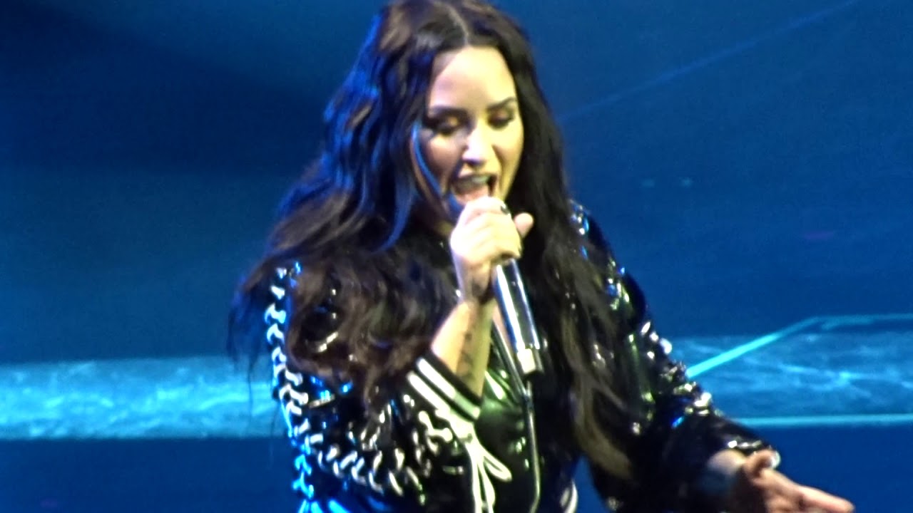 Demi Lovato - Solo live - Tell Me You Love Me Tour Zurich - YouTube