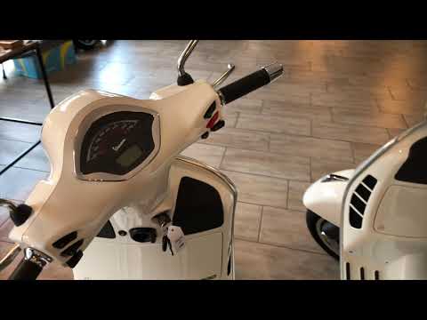 Motolino zeigt die Unterschiede Vespa GTS HPE und der alten Vespa GTS Super Motolino zeigt die Unterschiede Vespa GTS HPE und der alten Vespa GTS Super