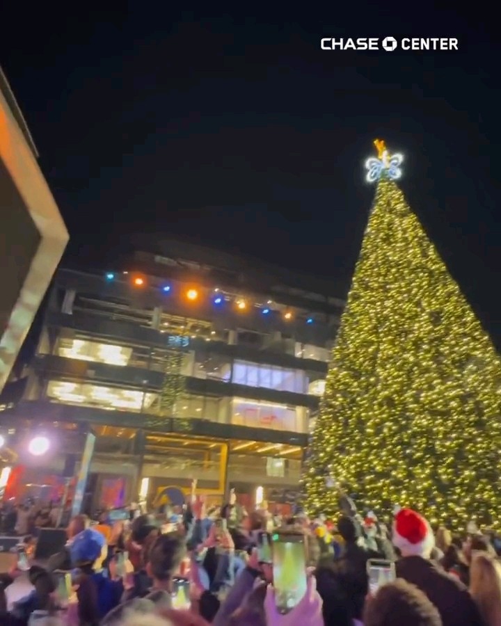 Golden State Warriors Christmas tree lighting