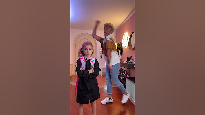 Papà Salvo festeggia per il primo giorno di scuola di Giorgia! #salvoegiorgia #shorts