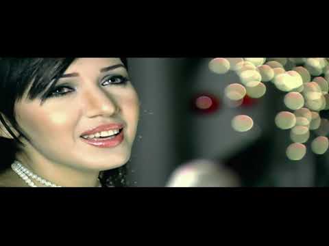 من خلال القناة الرسمية لأسما لمنور شاهد واستمع الكليب الرسمي لاغنية شايل بقلبك 2005 كاملة