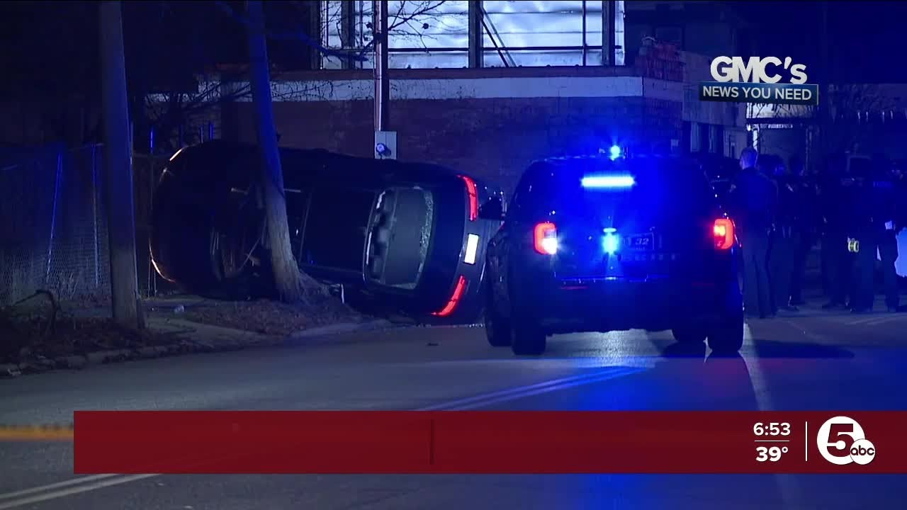 Police chase ends in crash in Cleveland - YouTube