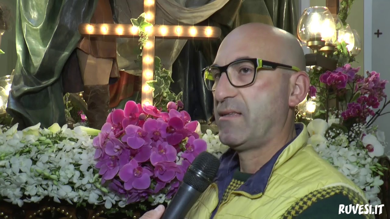 GLI ADDOBBI FLOREALI DEGLI 