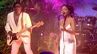 Vignette de la vidéo "The Brand New Heavies - Midnight at the Oasis (Top of the Pops 1994)"