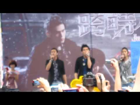 10.05.23周杰倫《跨時代》簽唱會-杰倫&浪花兄弟合唱《你是我的OK繃》
