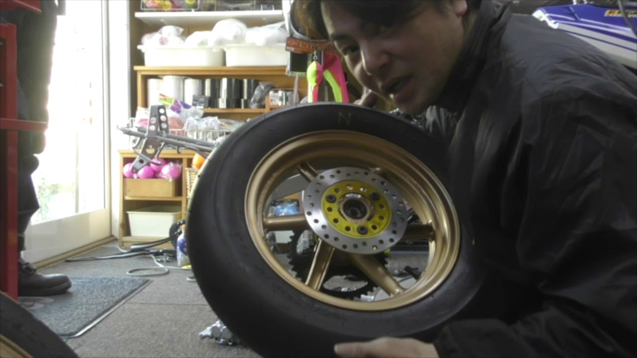 NSR50レストアその32「リアキャリパー＆スイングアーム合体」 - YouTube