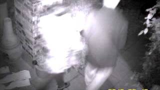 Burglars breaking into a home in Eucalyptus Way Antioch, CA Lone Tree Estates