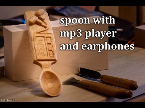 wood-carving.-spoon-with-mp3-player-and-earphones