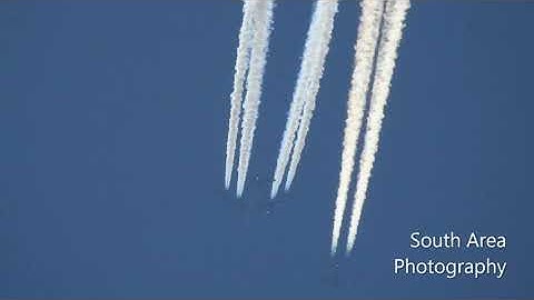 Boeing B747 & Airbus A320 contrails