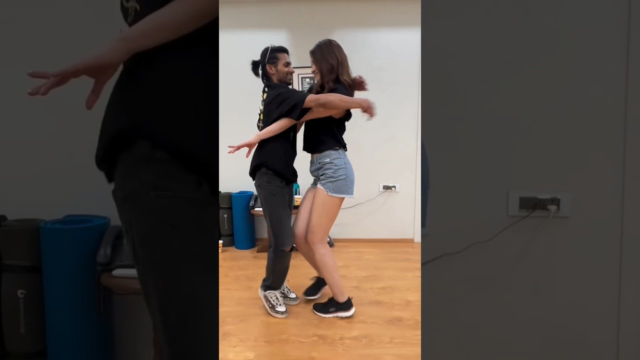 Kriti Sanon ne Gazab dance kiya hai aaj | Bollywood Bytes