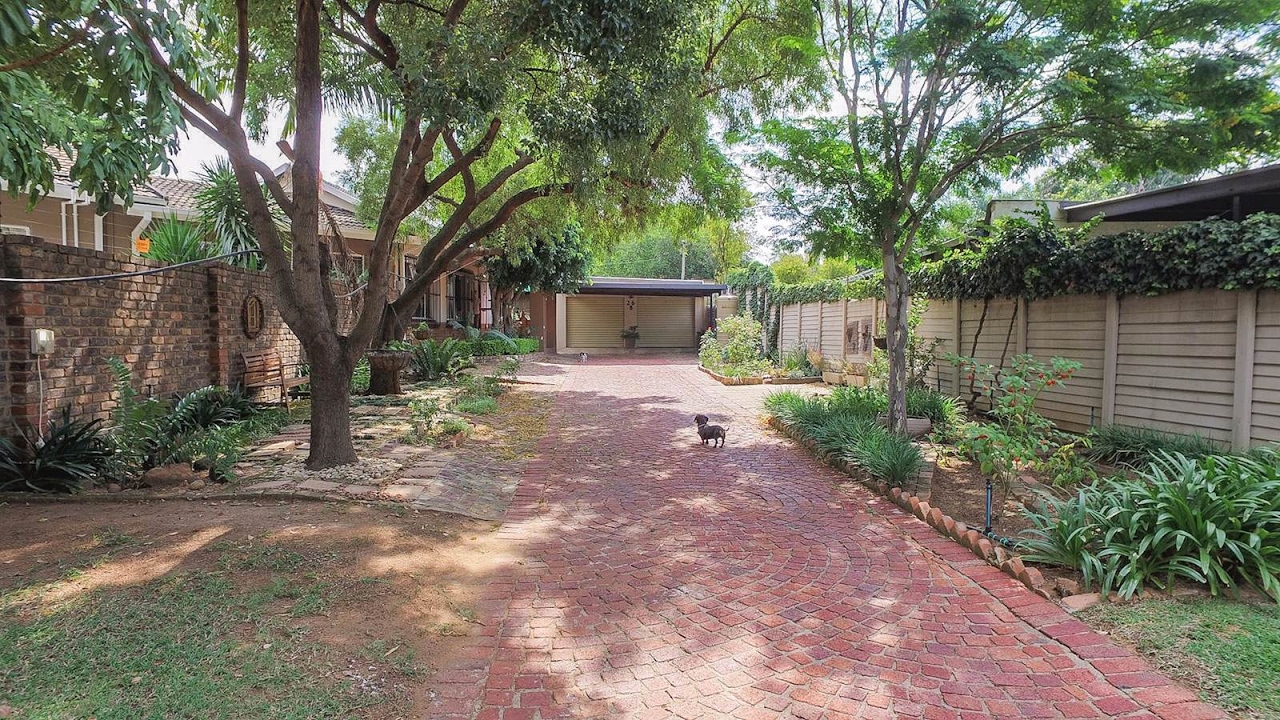 2 Bedroom House for sale in Gauteng Pretoria Moot Kilner Park