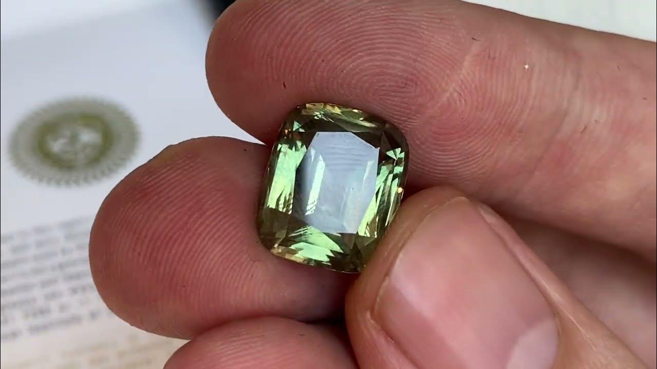 Александрит из Бразилии - YouTube