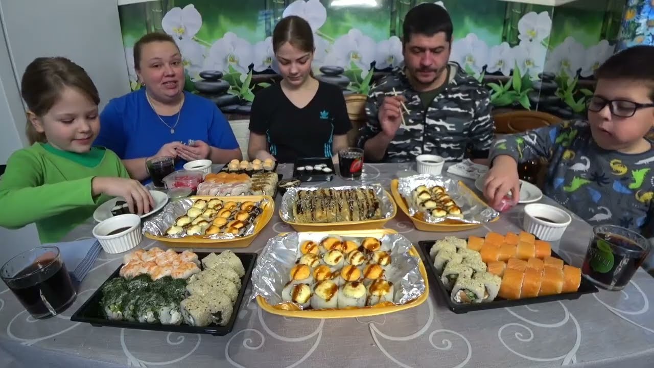 Мукбанг. Роллы в день рождения Лалиты