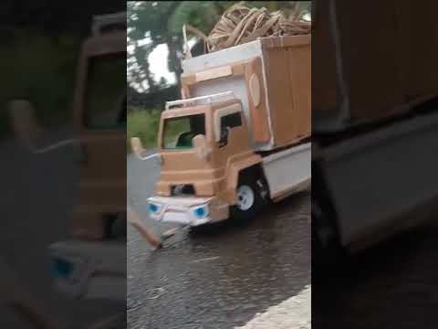 miniatur truck plastik oleng parah(dj enak susu janda)