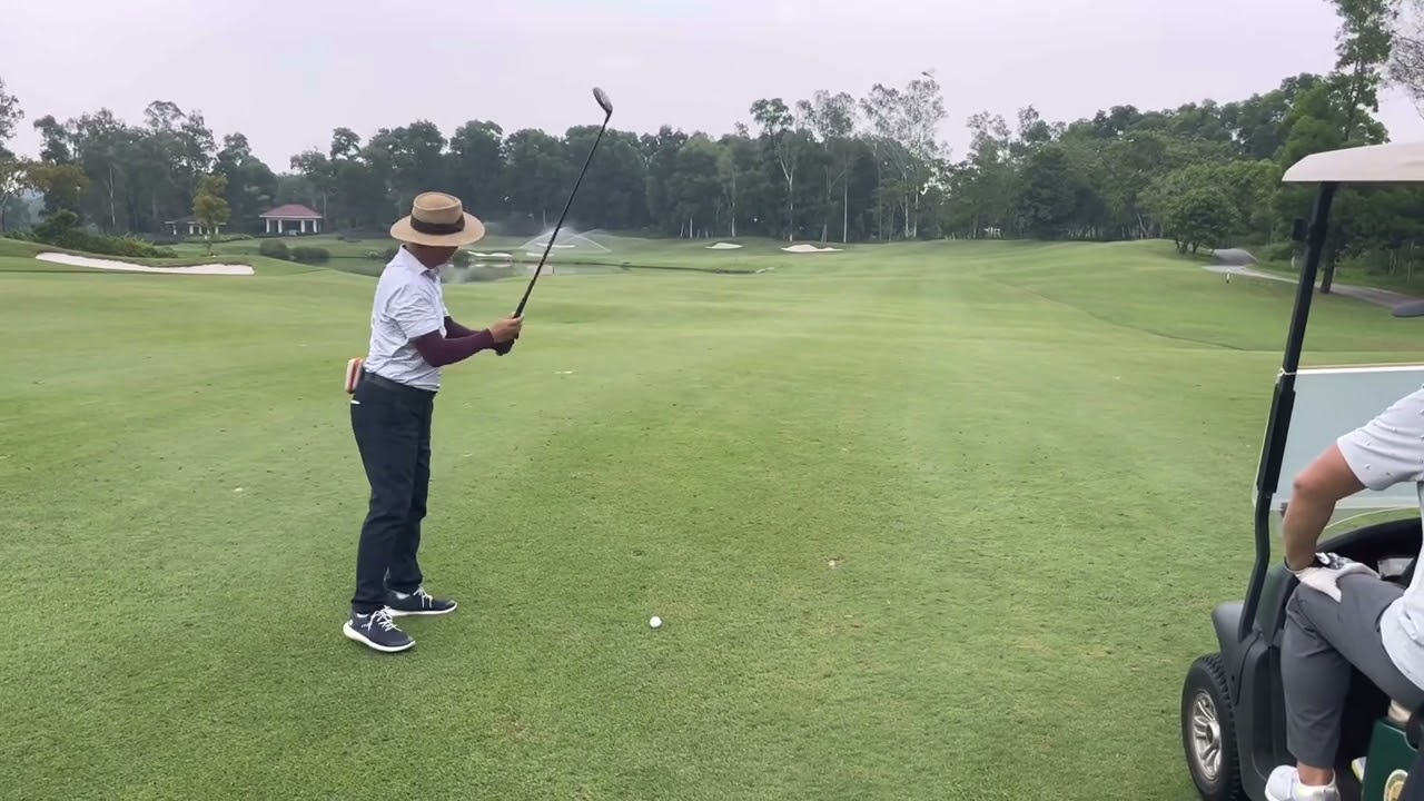 Trải nghiệm sân Golf Đồng Mô đường King's Hố 8/ Review... - youtube
