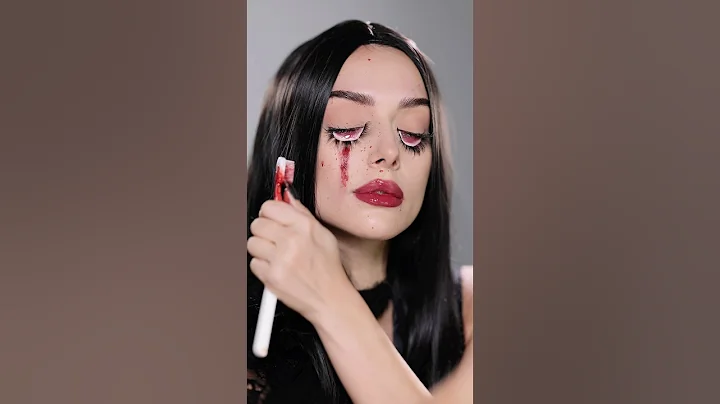 Easy Halloween makeup hack #makeup #beautyhacks (orgn @anitartist)