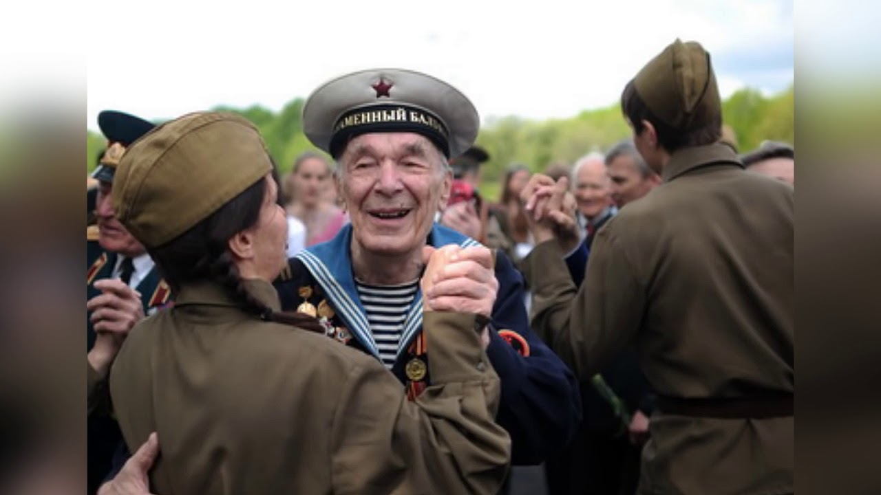 Театрализованная постановка на 9 мая. Военный вальс. Ветераны танцуют. Танцуют ветераны в день побед. 9 Мая ветераны танцуют.