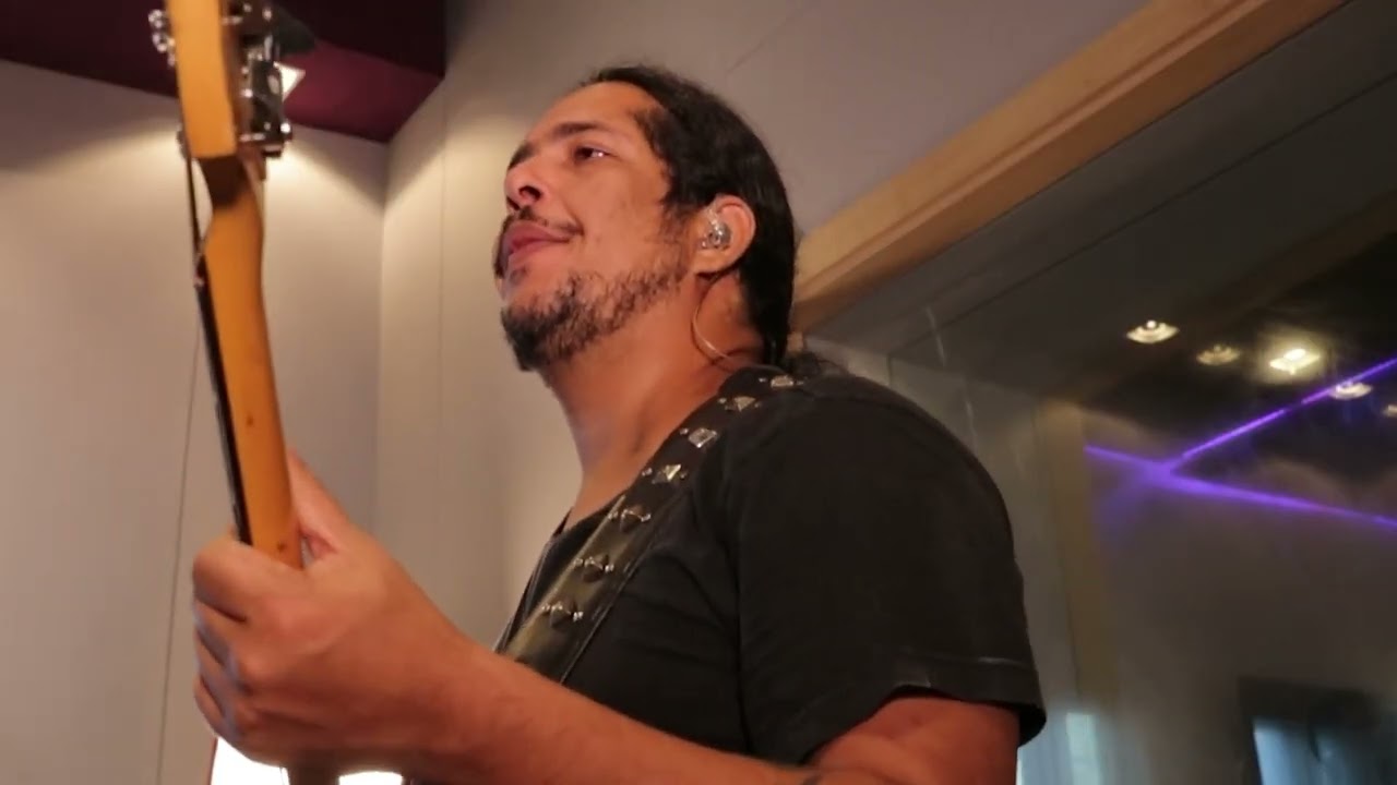 Macaco Bong - Smiles Nike Tim Sprite (Live 2022)