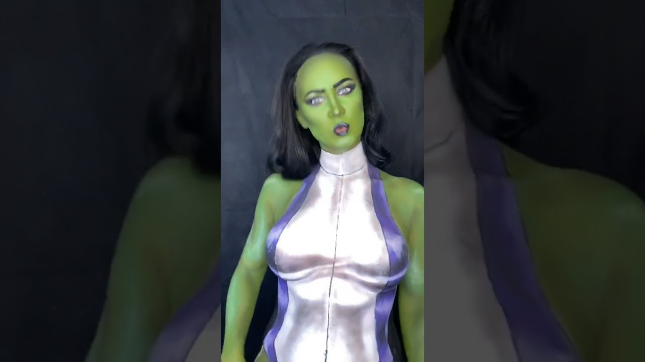 She hulk 💪🏼💚 #hulk#avengers #hulksmash  #marvel #marvelstudios #cosplay #cosplaygirl#fyp#foru #girl