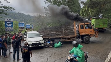 Innalillahi, Detik Detik Mengerikan Avanza Tabrak Pengendara Motor Sampai Terjatuh di Sitinjau Lauik