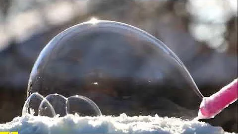 Beautiful Footage of a Bubble Freezing at 35c In Canada
