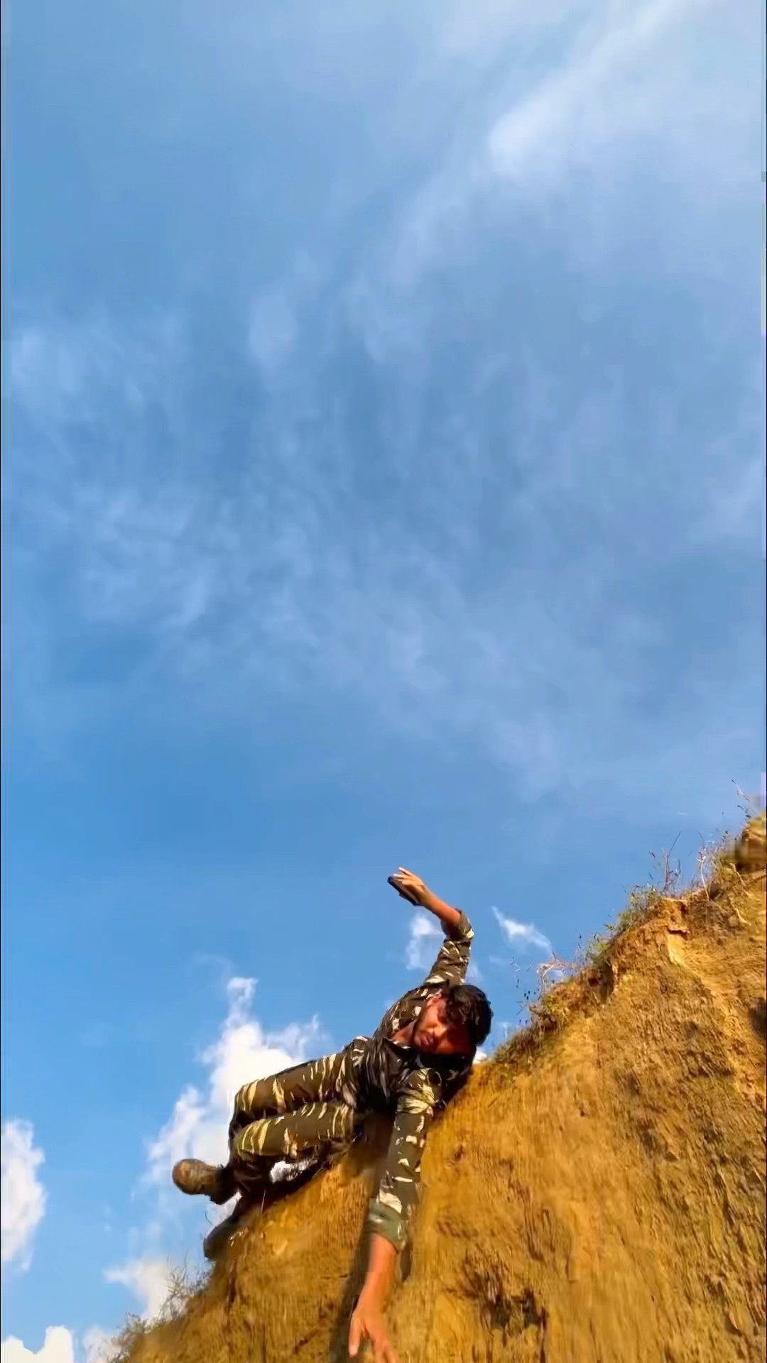 ये हाथ कभी नहीं छूटना चाहिए???? #foryou #army #armyemotional #bhai #papa #shortsfeed #promise