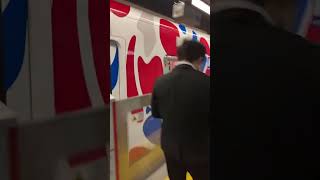 大阪メトロⓂ️の御堂筋線のミャクミャクのラッピング列車